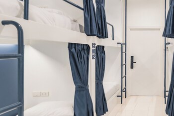 shapel hostel and cafe