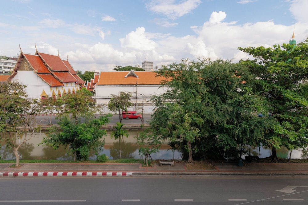 shapel hostel and cafe