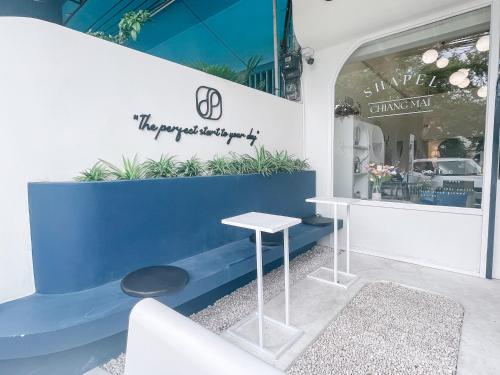 shapel hostel and cafe