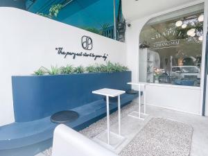 shapel hostel and cafe