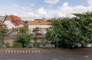 shapel hostel and cafe