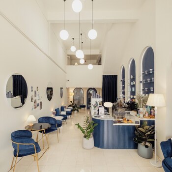 shapel hostel and cafe