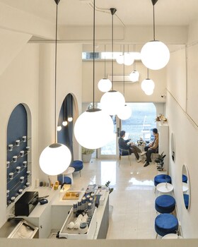 shapel hostel and cafe