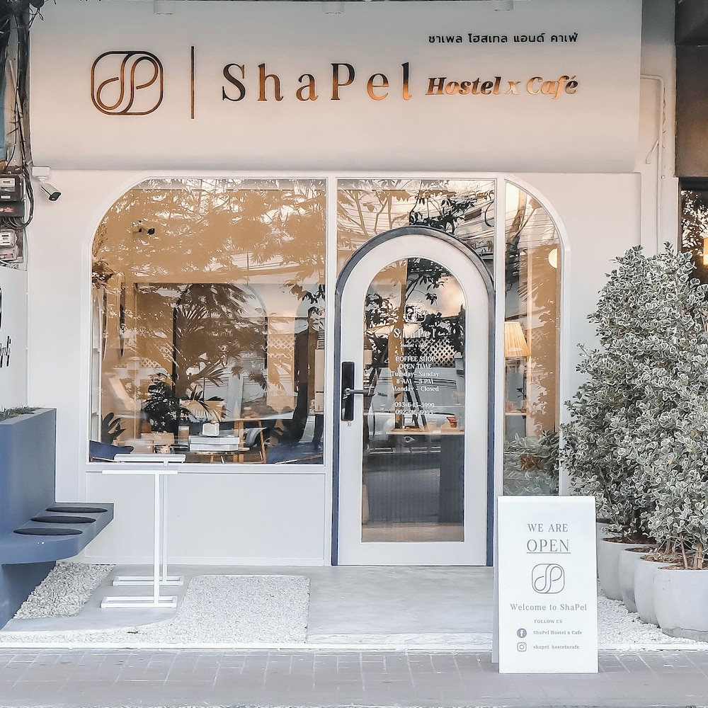 shapel hostel and cafe