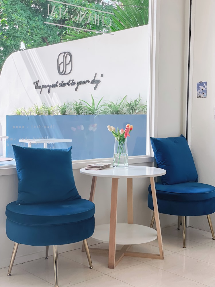 shapel hostel and cafe