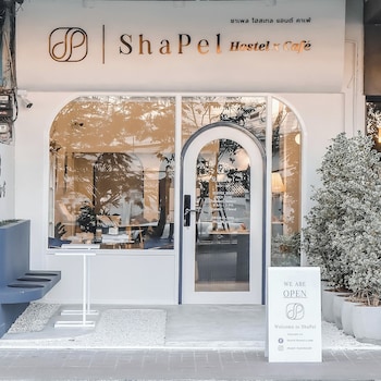 shapel hostel and cafe