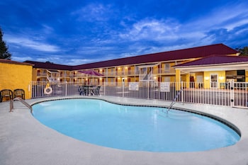 Days Inn By Wyndham Barnwell,Williston>>Barnwell,2 star