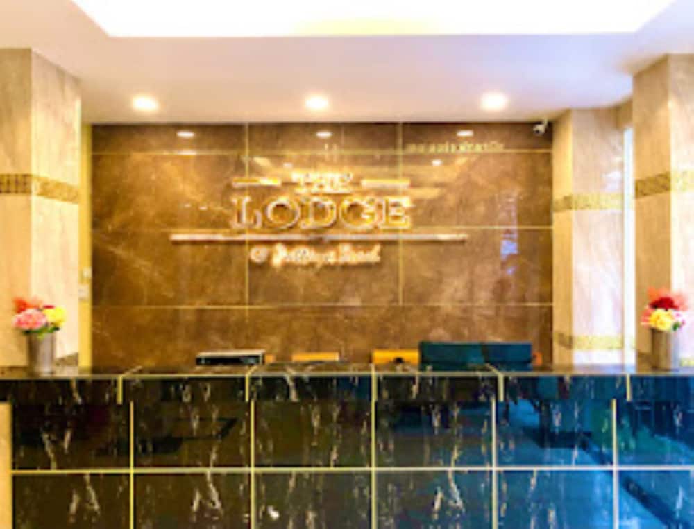 the lodge pattaya