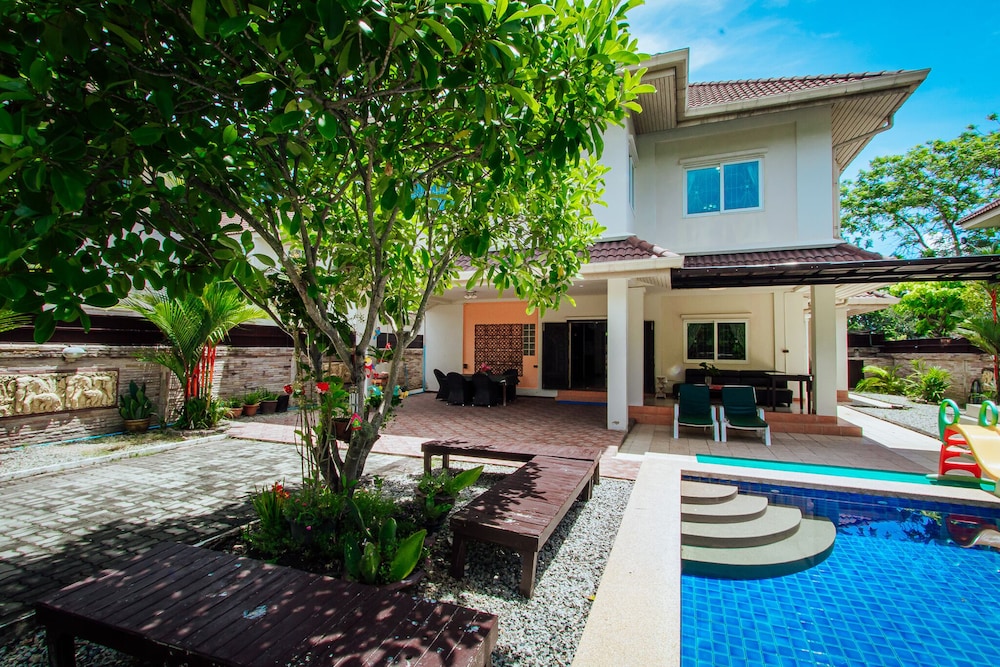 captivating 3 bed villa in muang pattaya