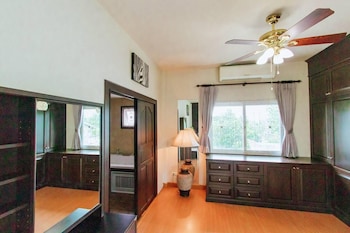 captivating 3 bed villa in muang pattaya