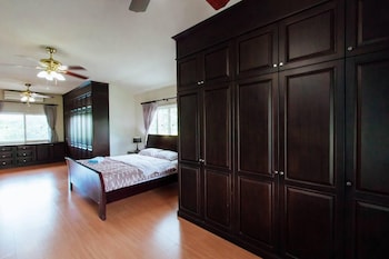 captivating 3 bed villa in muang pattaya