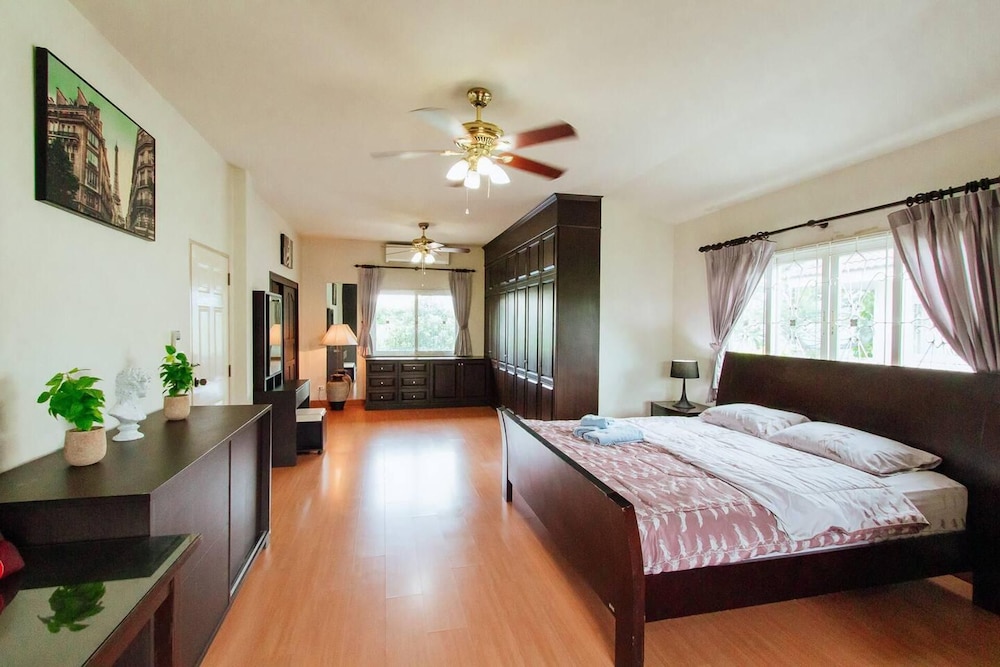 captivating 3 bed villa in muang pattaya