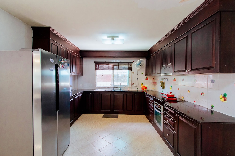 captivating 3 bed villa in muang pattaya