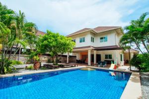 captivating 3 bed villa in muang pattaya