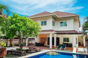 captivating 3 bed villa in muang pattaya