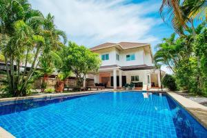 captivating 3 bed villa in muang pattaya