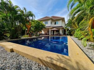 captivating 3 bed villa in muang pattaya