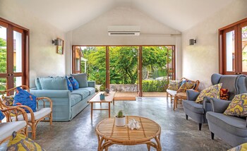 the little white bird traveller hostel koh kood