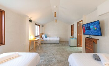 the little white bird traveller hostel koh kood