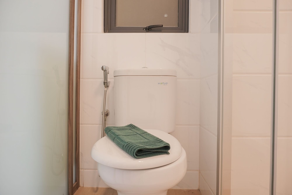 fully furnished with pleasure 2br at sky house bsd apartment