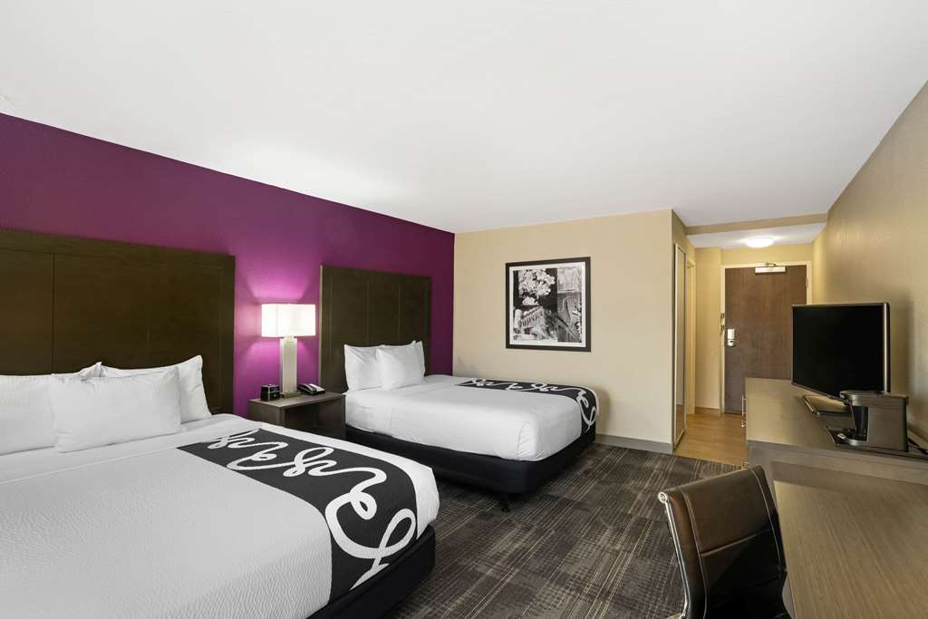 la quinta inn and suites by wyndham columbus ms