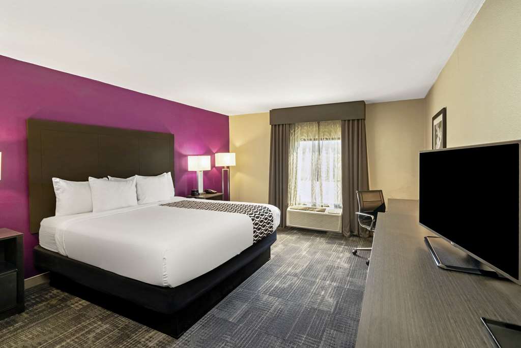 la quinta inn and suites by wyndham columbus ms