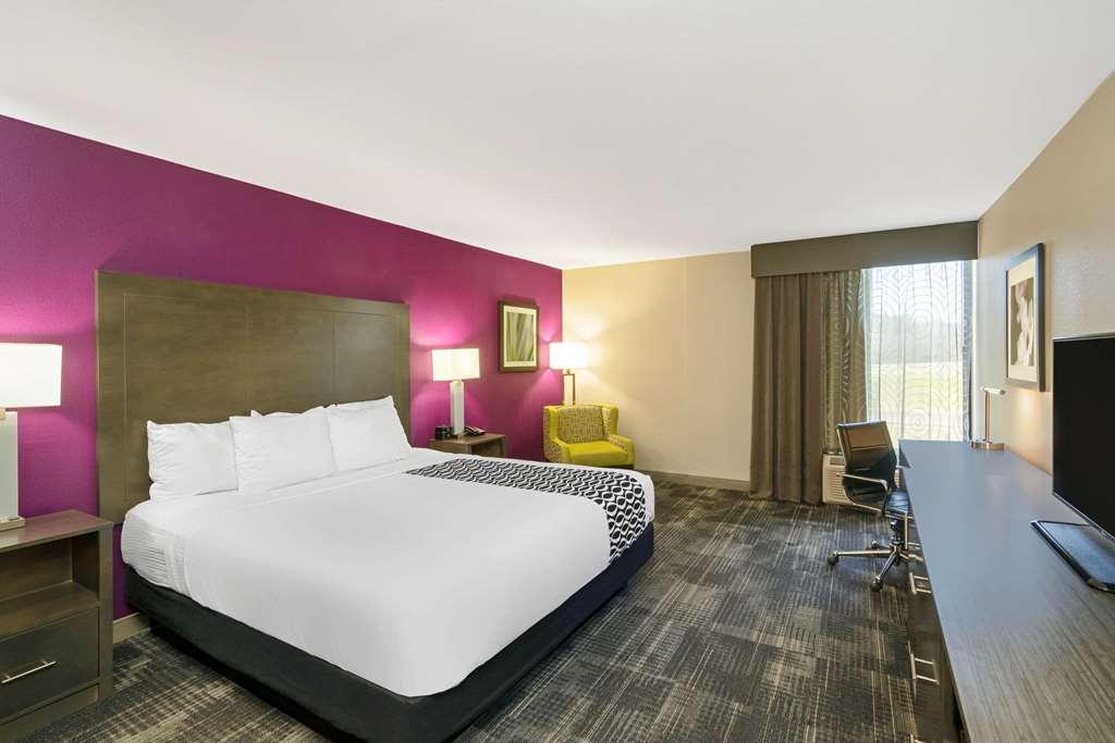 la quinta inn and suites by wyndham columbus ms