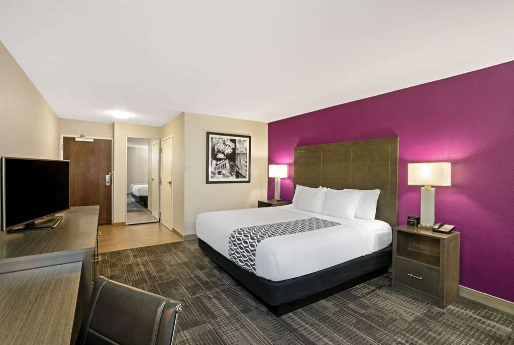 la quinta inn and suites by wyndham columbus ms