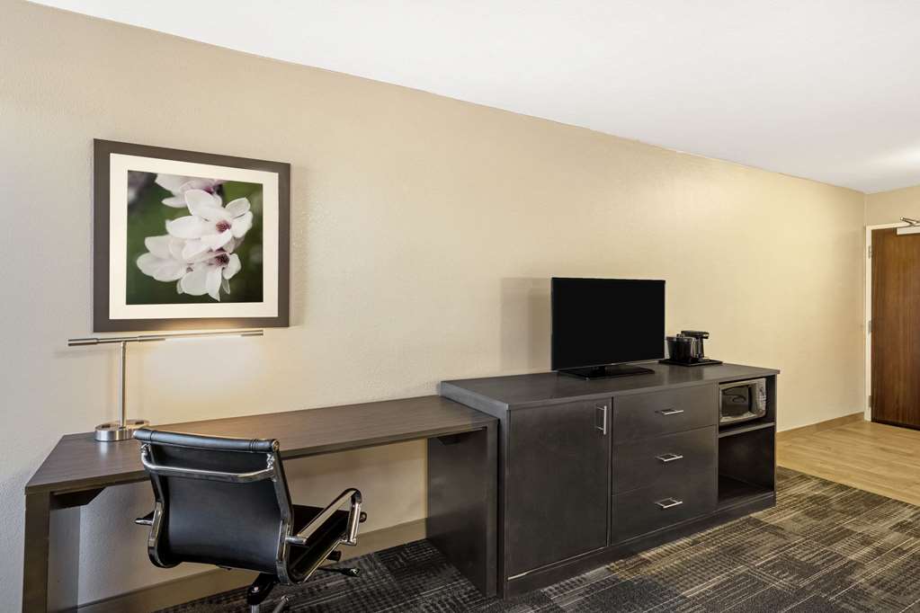la quinta inn and suites by wyndham columbus ms