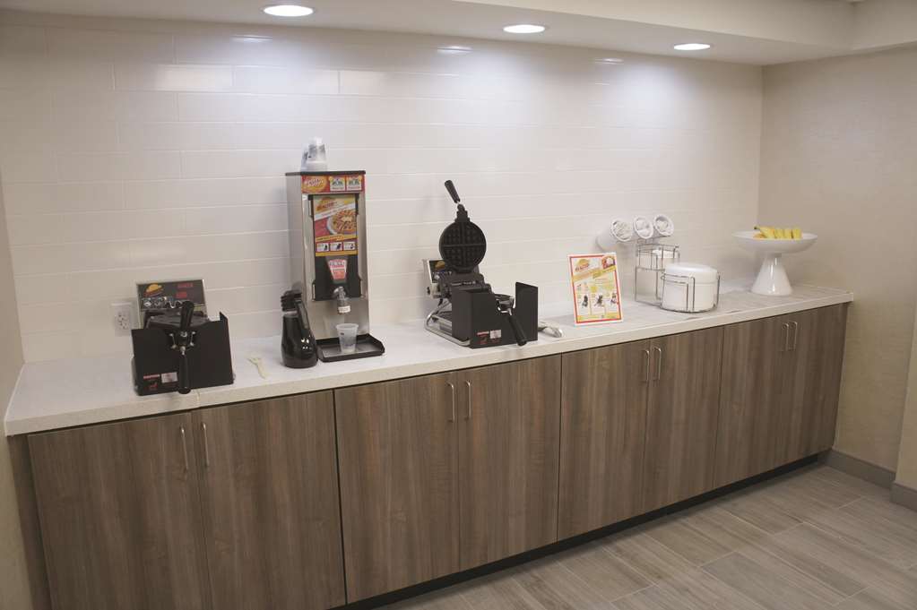 la quinta inn and suites by wyndham columbus ms