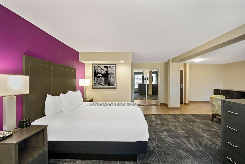 la quinta inn and suites by wyndham columbus ms