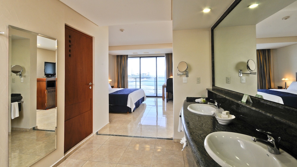 holiday inn boca del rio by ihg