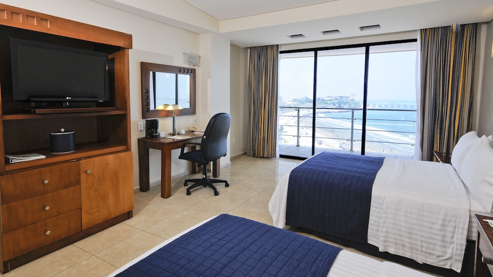 holiday inn boca del rio by ihg