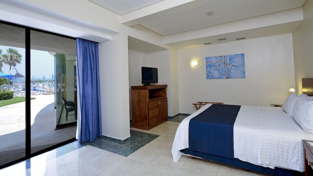 holiday inn boca del rio by ihg