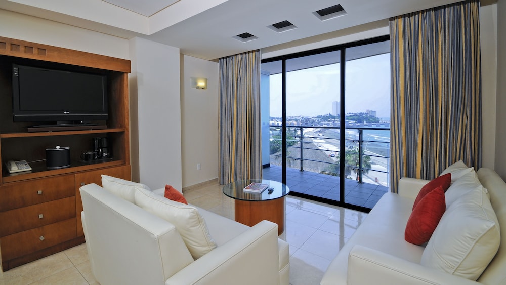holiday inn boca del rio by ihg
