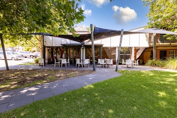 St Francis Winery,Clarendon>>Adelaide,4 star