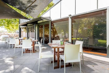 St Francis Winery,Clarendon>>Adelaide,4 star