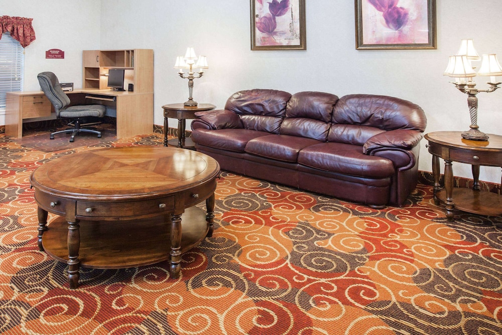 super 8 by wyndham white hall