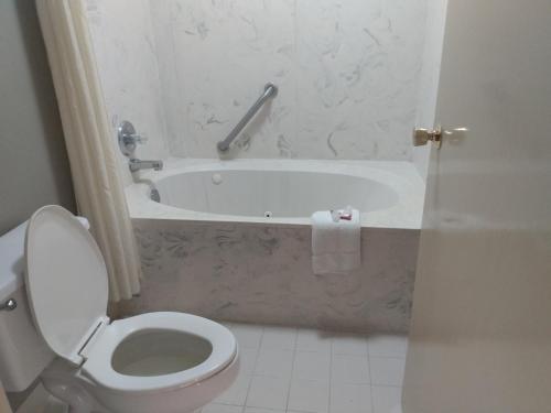americas best value inn and suites clarksdale