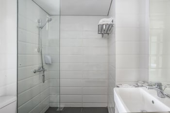 up peak hotel simpang lima semarang powered by archipelago