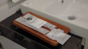 up peak hotel simpang lima semarang powered by archipelago