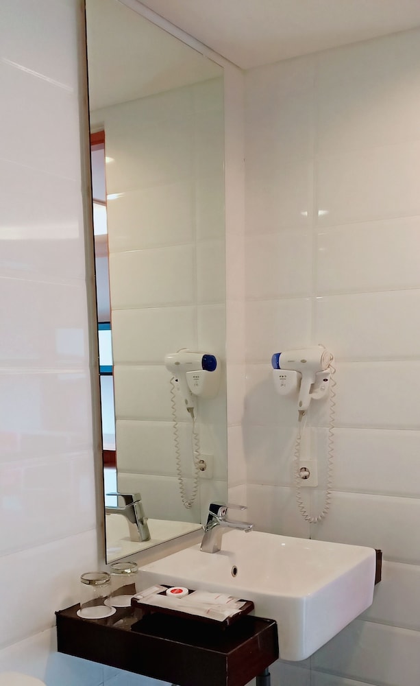 up peak hotel simpang lima semarang powered by archipelago