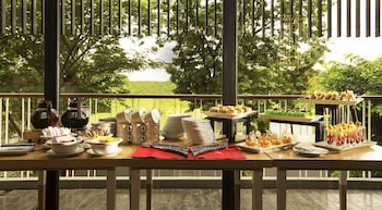 up peak hotel simpang lima semarang powered by archipelago