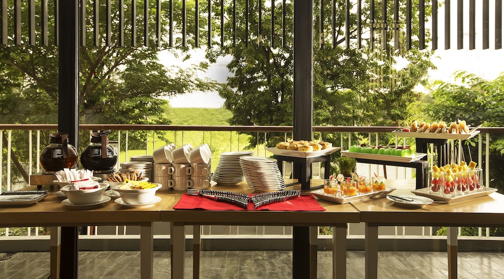 up peak hotel simpang lima semarang powered by archipelago