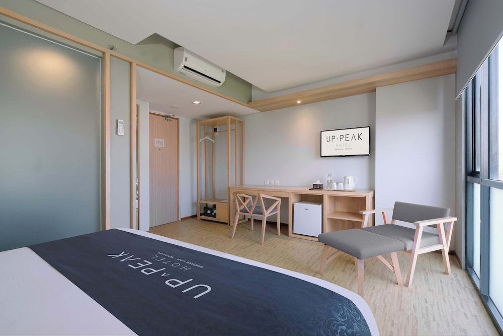 up peak hotel simpang lima semarang powered by archipelago