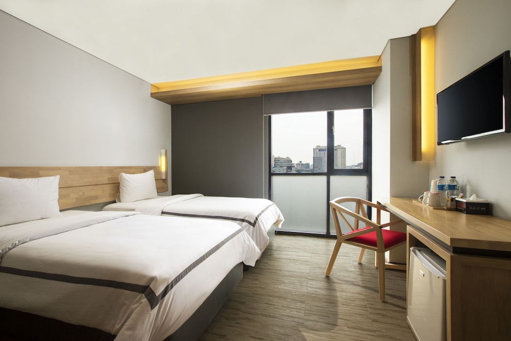 up peak hotel simpang lima semarang powered by archipelago