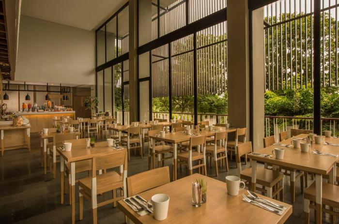 up peak hotel simpang lima semarang powered by archipelago