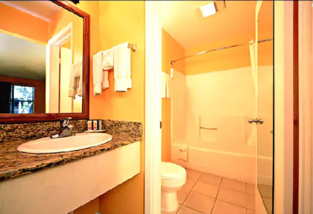 econo lodge inn and suites fulton rockport