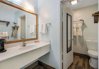 econo lodge inn and suites fulton rockport