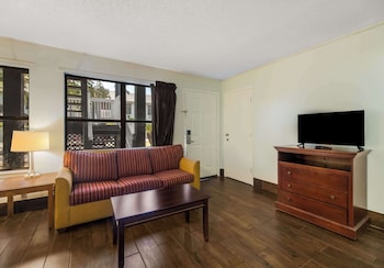 econo lodge inn and suites fulton rockport